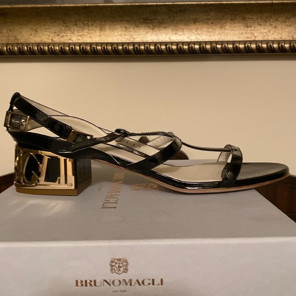Designer beautiful Black Patent Leather sandals, Size 39.5. These are BNWT. - Picture 9 of 13